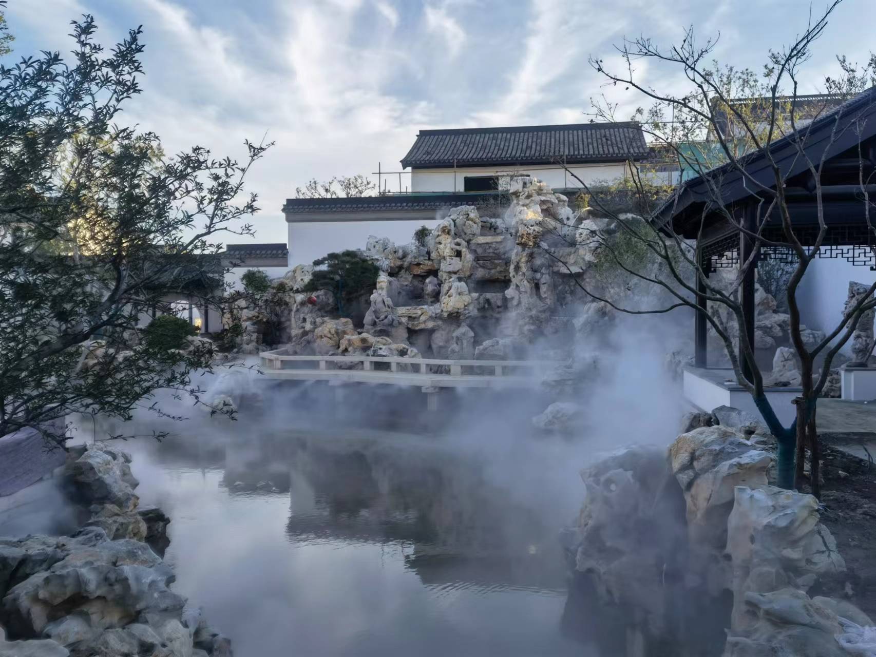 中天西太湖度假酒店二期公寓楼亮化工程施工正在进行中.....